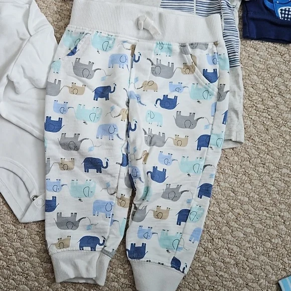 Carter's Outfit Bundle - Picture 4 of 13